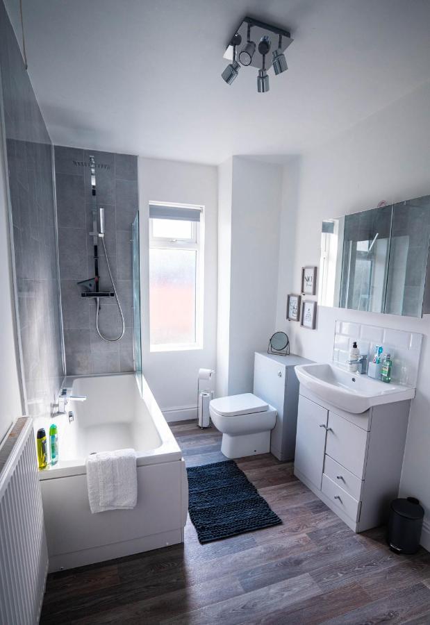 Comfortable House In Nuneaton Sleeps5 Free Parking Good Amenites Extérieur photo